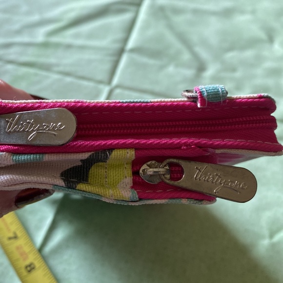 ThirtyOne Wallet has a hook you could add a wristlet strap - Picture 6 of 8